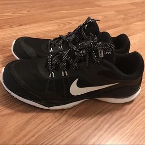 Nike women’s gym shoes